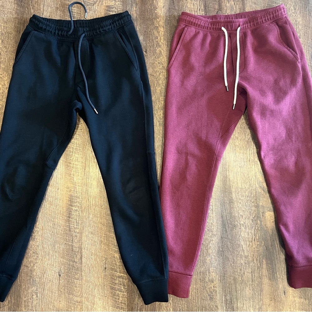 Mens AE joggers 2 pair Size Small Tall